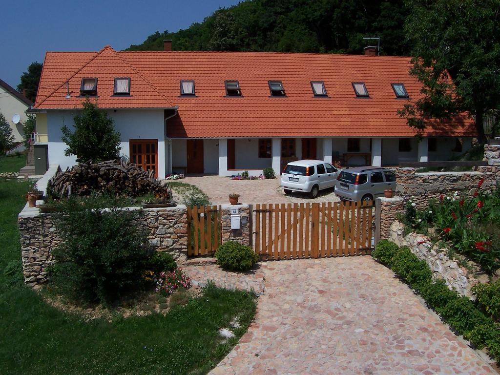 Bakonyi Apartmanhaz Eplény Exteriér fotografie